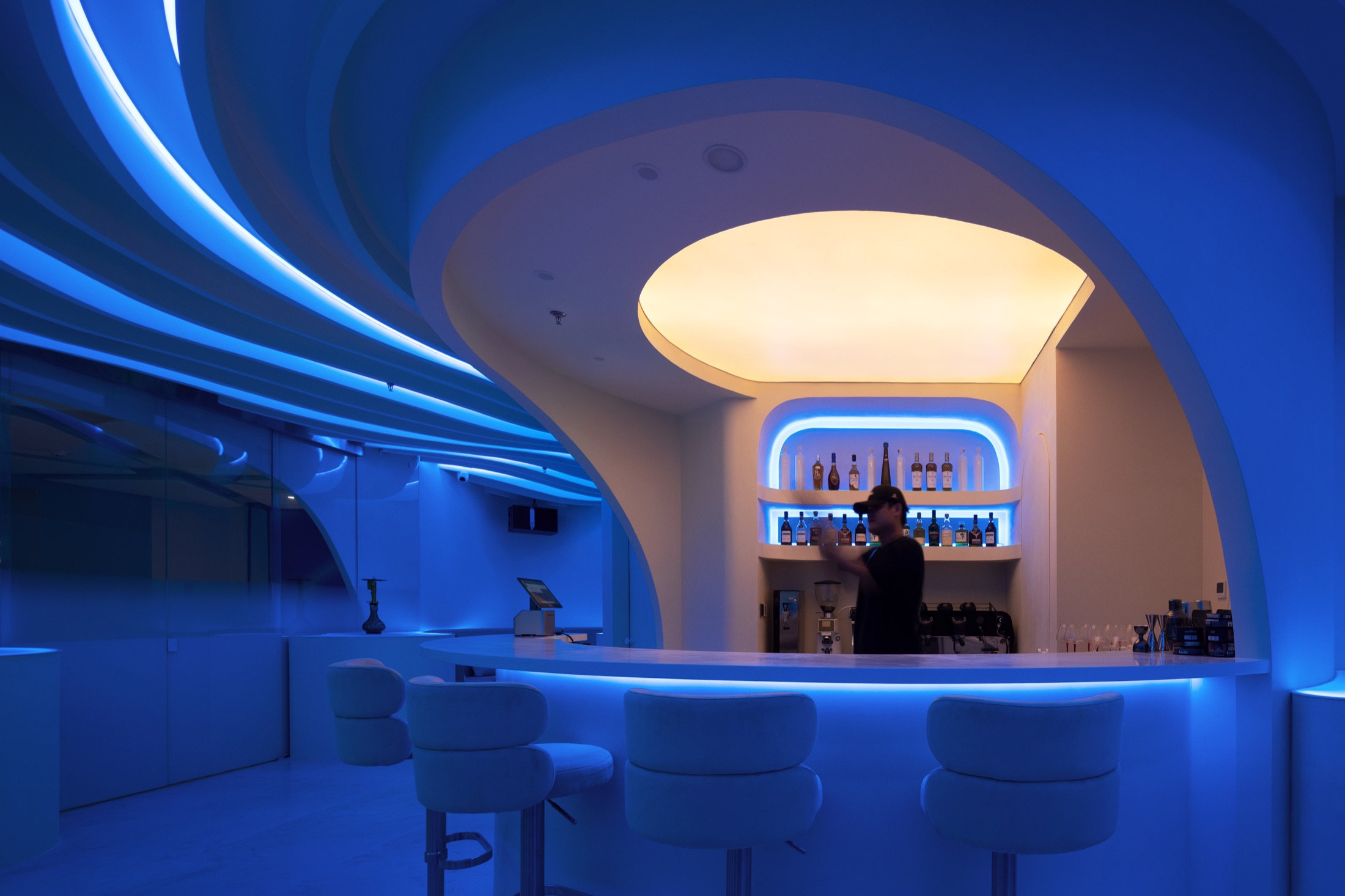 复合型酒吧空间 7