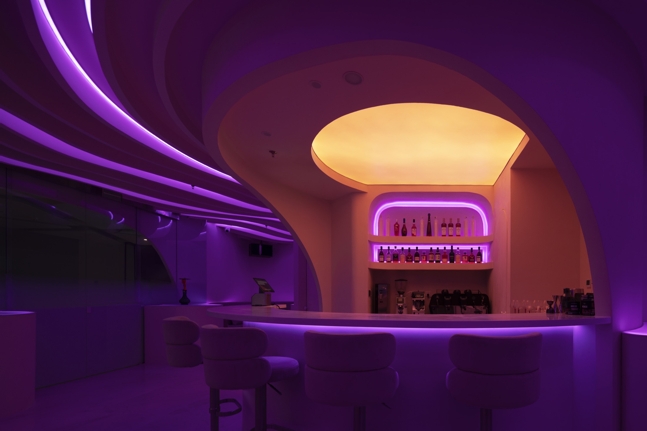 复合型酒吧空间 8
